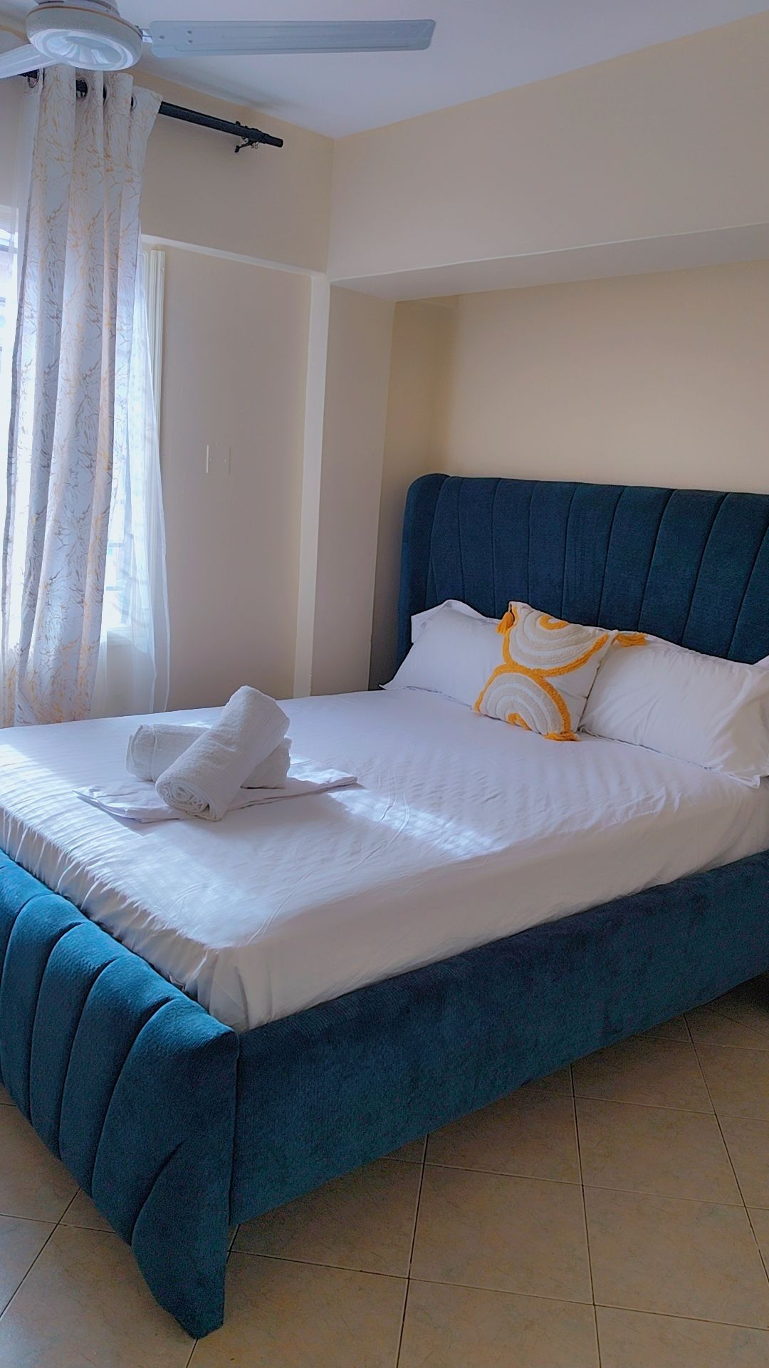 Coastal bliss with swimming pool 5 mins drive to the beach, fast WiFi and secure parking. Ideal for long /short stays. 2