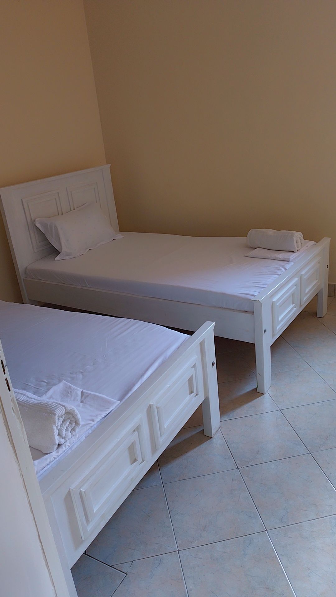 Coastal bliss with swimming pool 5 mins drive to the beach, fast WiFi and secure parking. Ideal for long /short stays. 3
